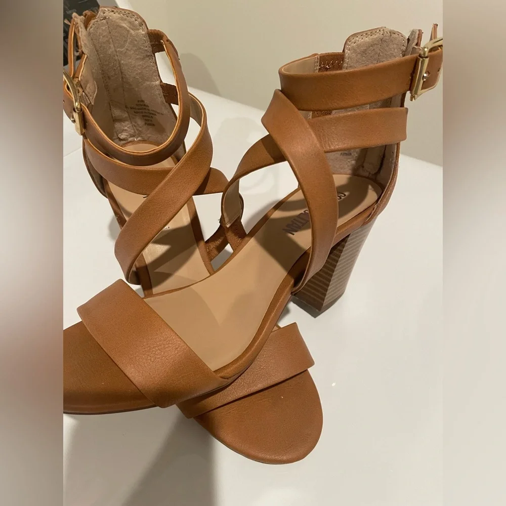 Sandals - Picture 3 of 6